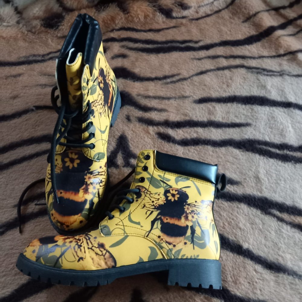 *** Neue ~ Boots ~ Bienenprint ***