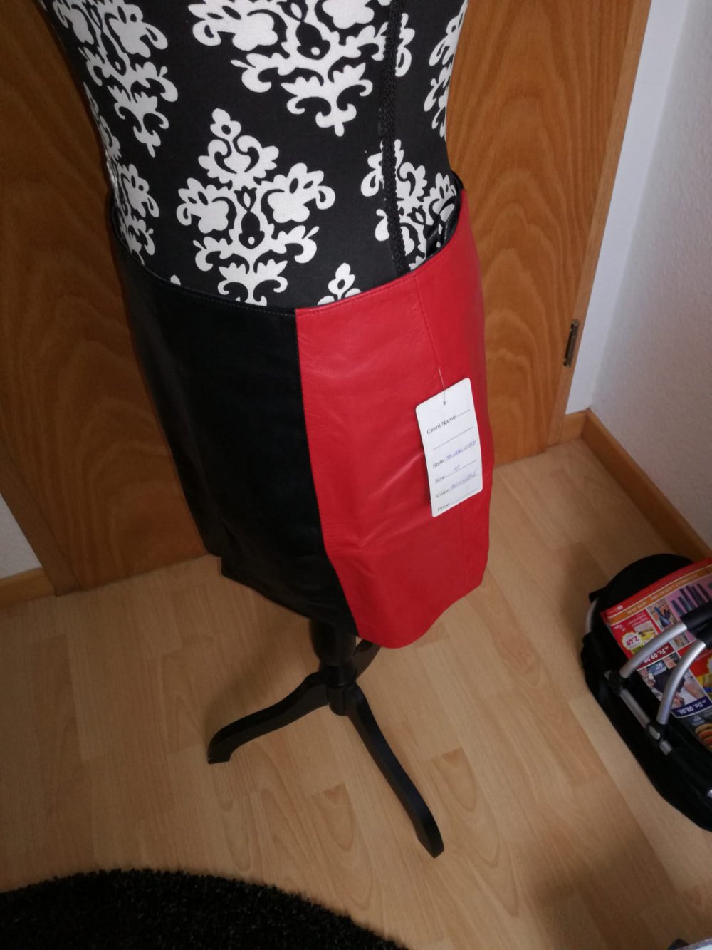 *** NEU ~ Mini ~ Echt Leder ~ Rock ***