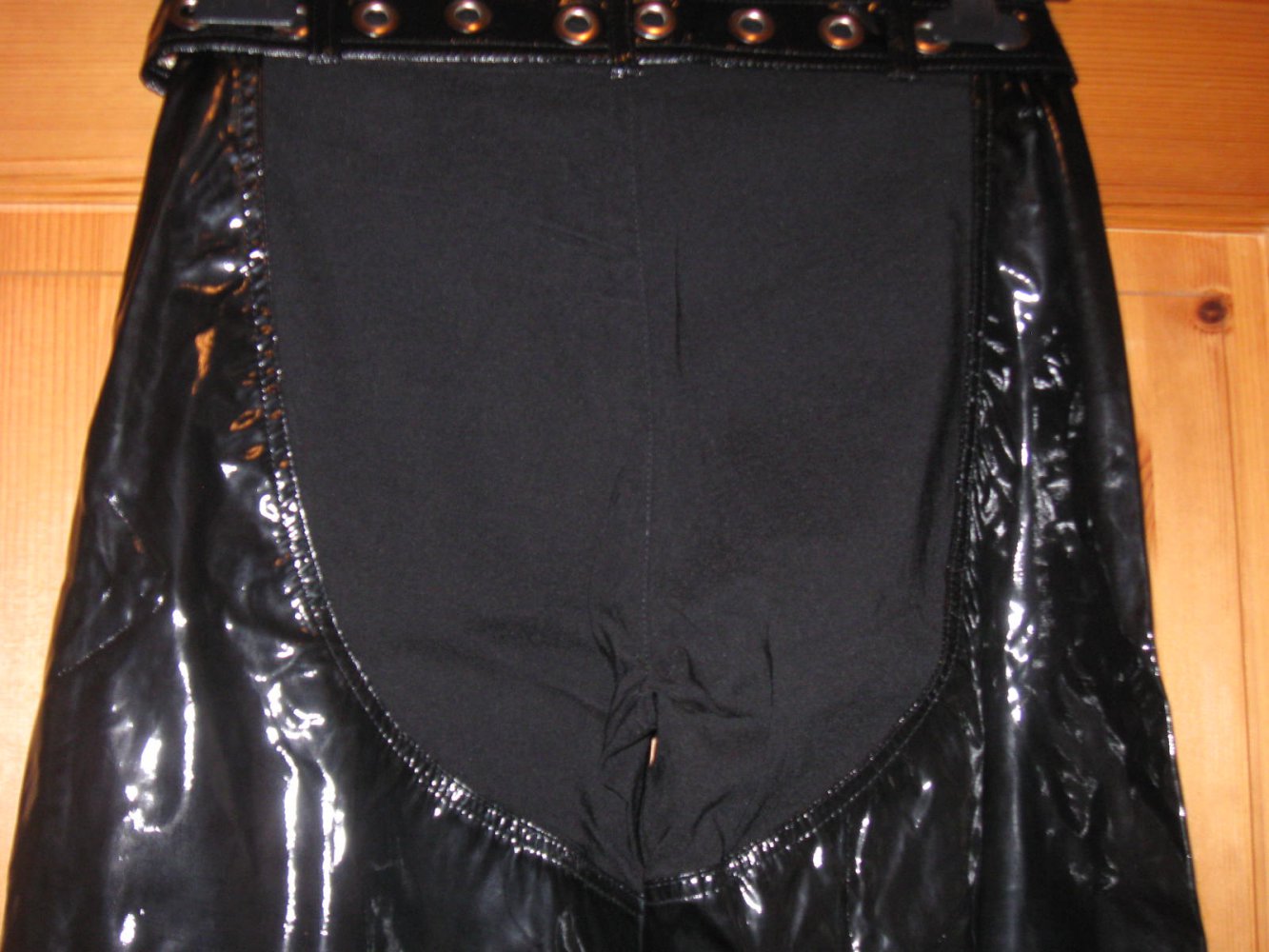 *** Neu ~ Lack Hose ~ Stoffeinsatz ~ Gürtel ***