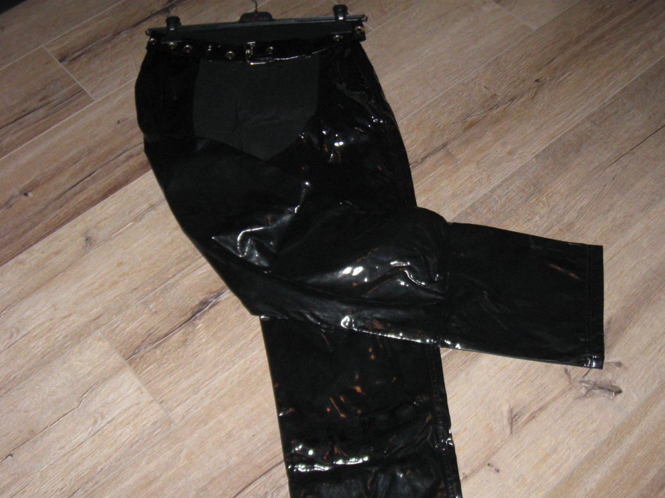 *** Neu ~ Lack Hose ~ Stoffeinsatz ~ Gürtel ***