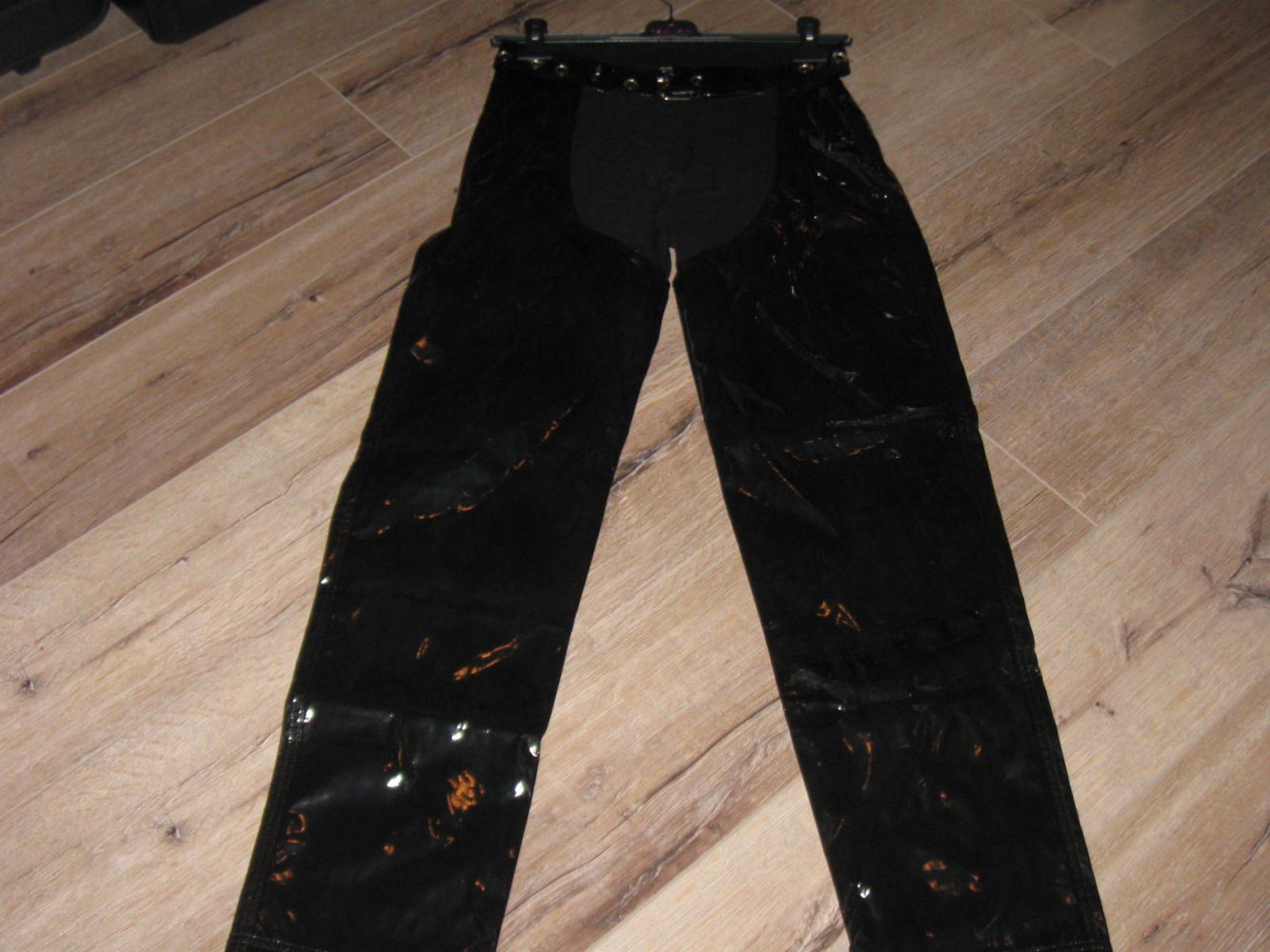 *** Neu ~ Lack Hose ~ Stoffeinsatz ~ Gürtel ***