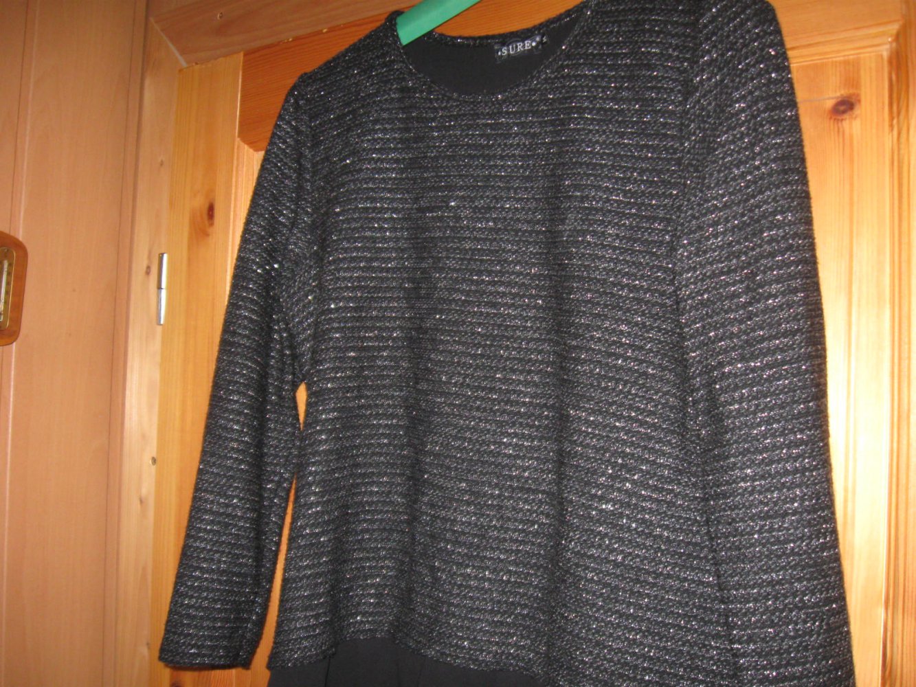 *** Tolle Pullover ~ Raffinierter Rücken ~ Lurex Fäden ***