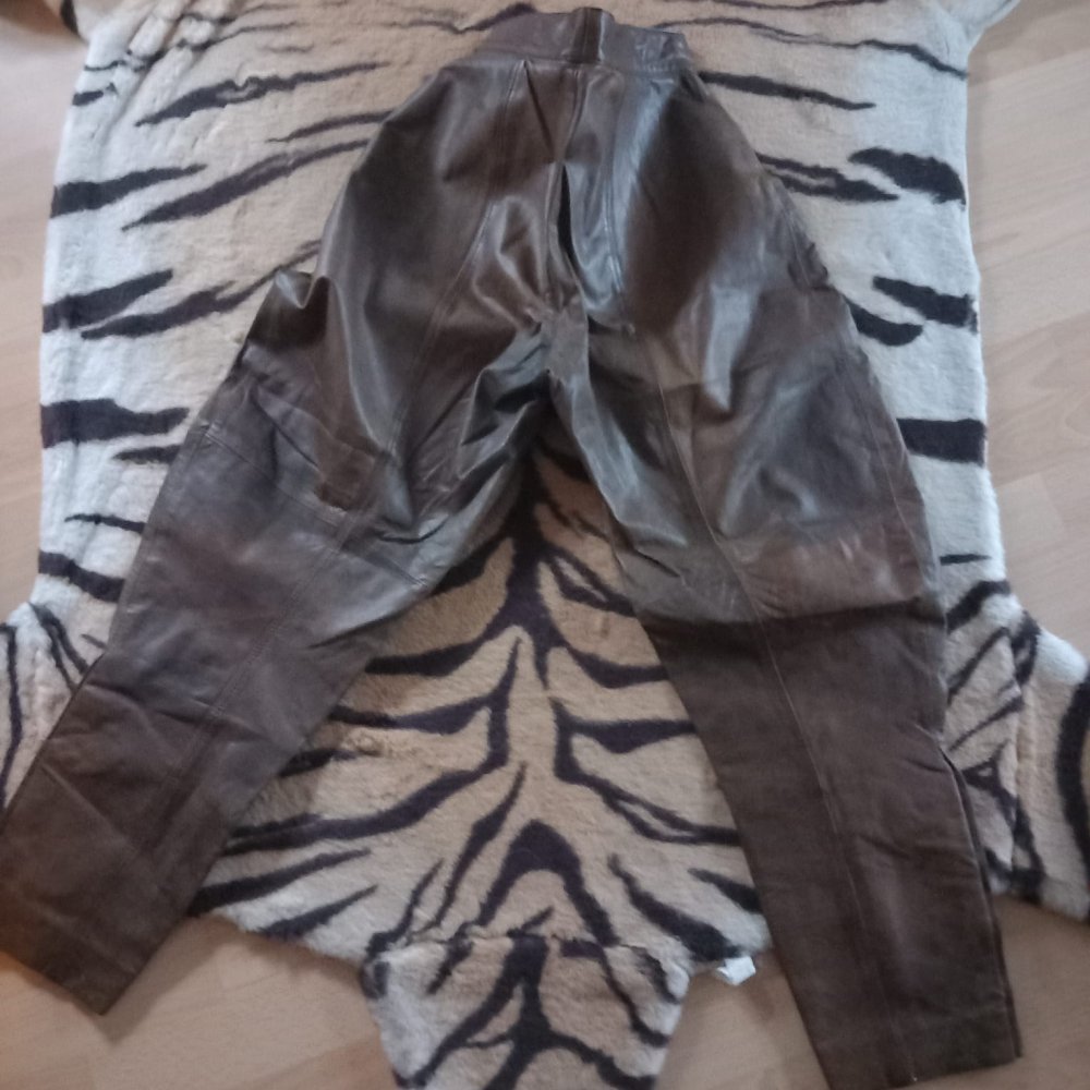 *** Achtung ~ Leder Ladys ~ Aufgepasst ***