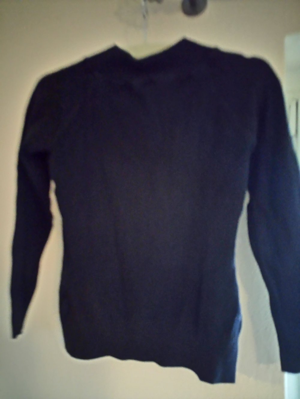 Schwarzer Pullover