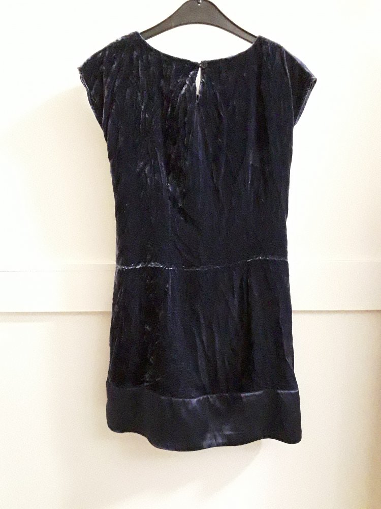 Nachtblaue Samttunika/Minikleid mit Pailetten-Sternen