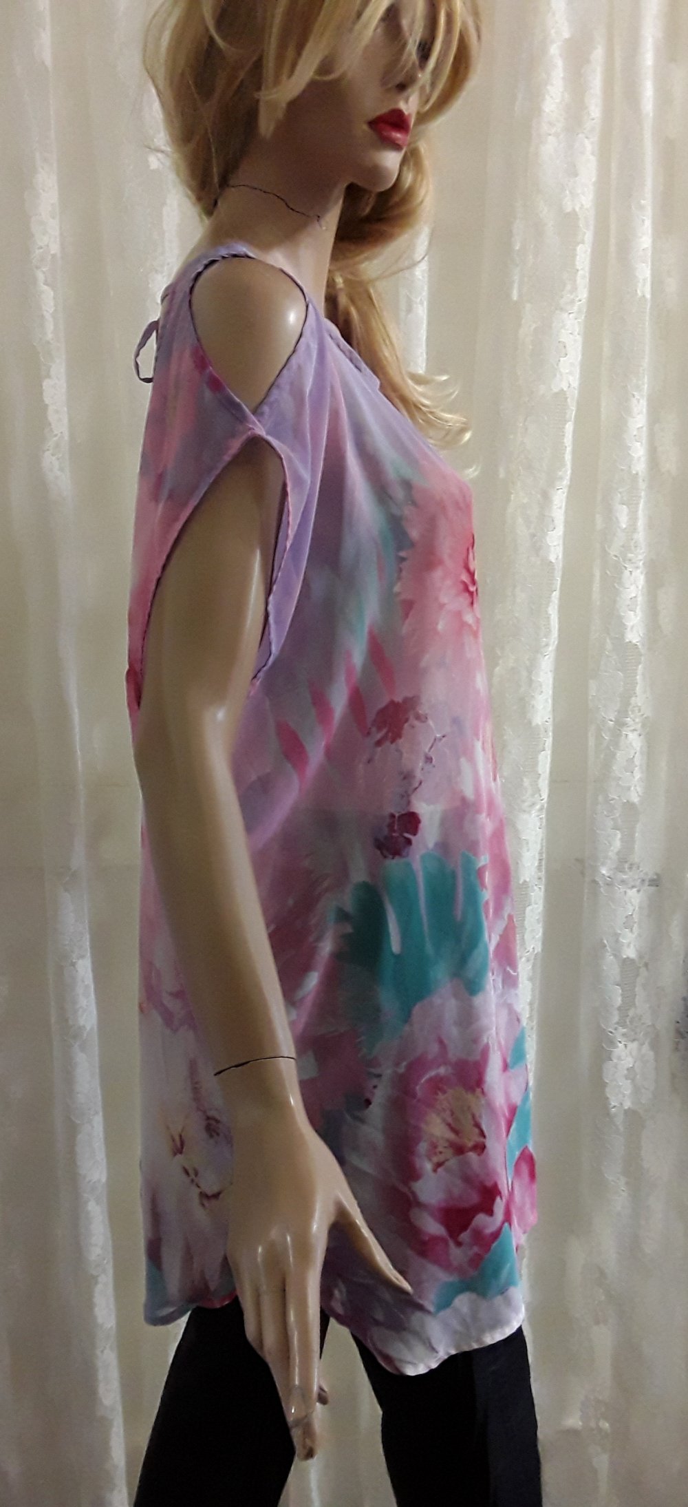 Luftige Long-Bluse mit Schulter Cutout 