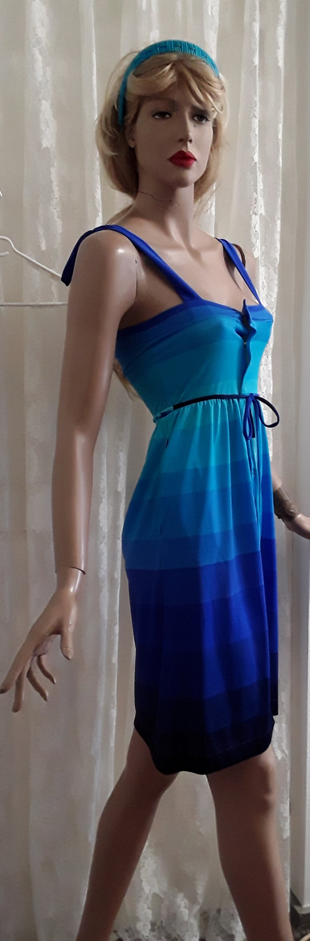 Strandkleid in den Farben des Meeres