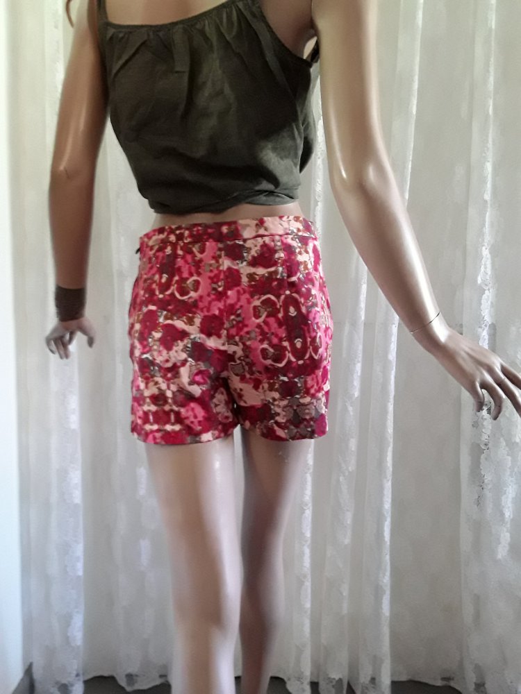 Hot Pants in schönen Farben 