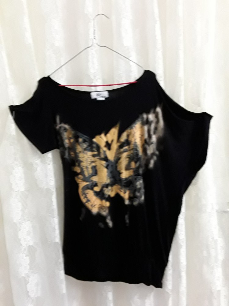 Asymmetrisches Shirt mit Schmetterling 36/38