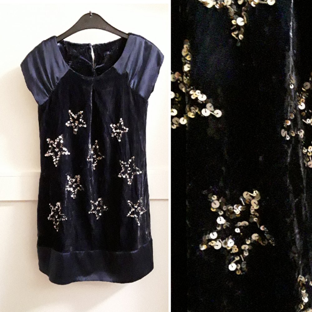 Nachtblaue Samttunika/Minikleid mit Pailetten-Sternen