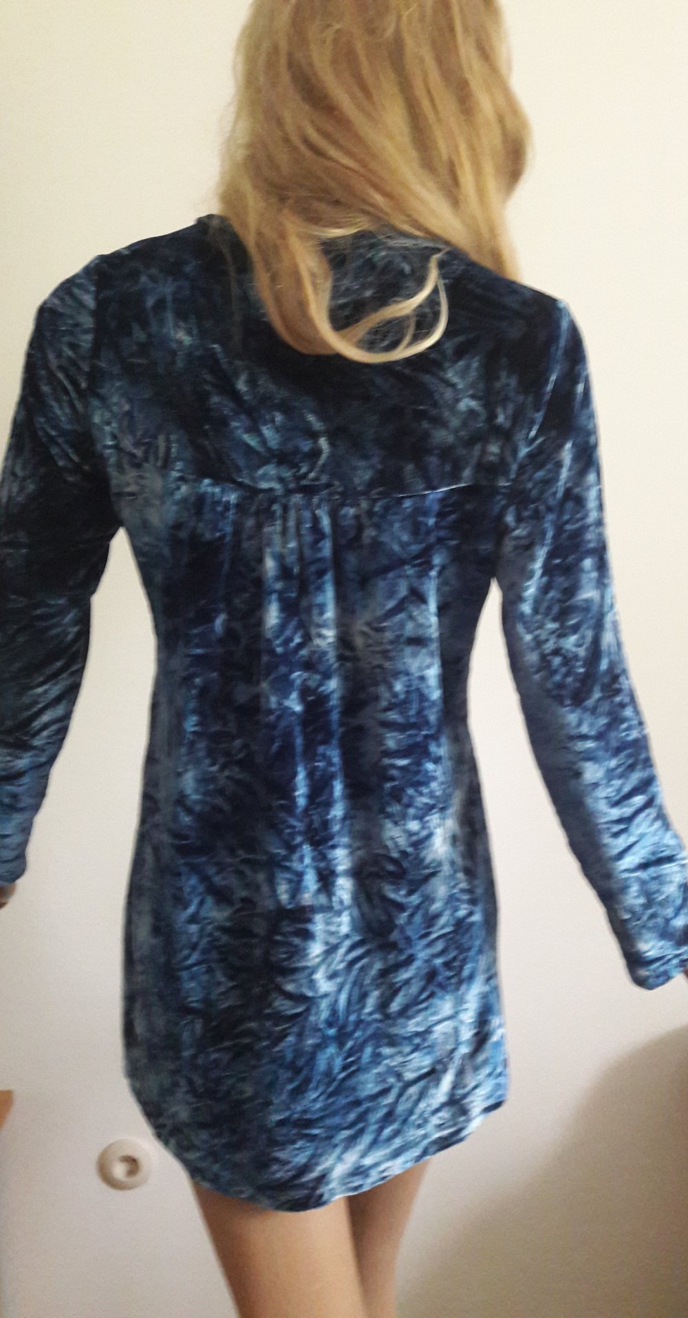 Nachtblaue Tunika/Kleid Pannesamt gebatikt