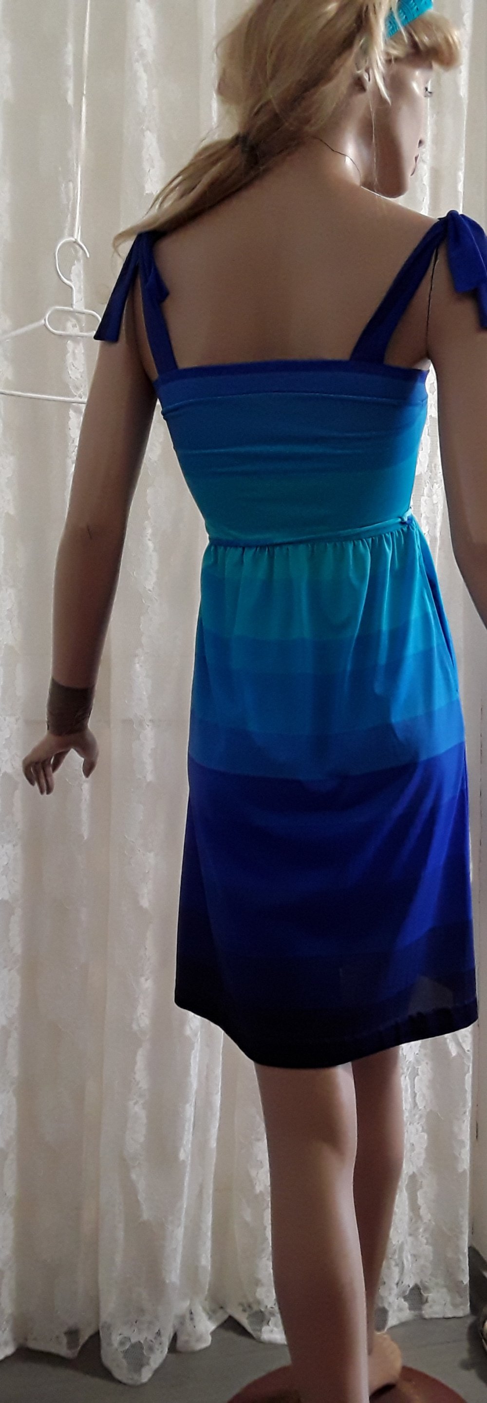 Strandkleid in den Farben des Meeres