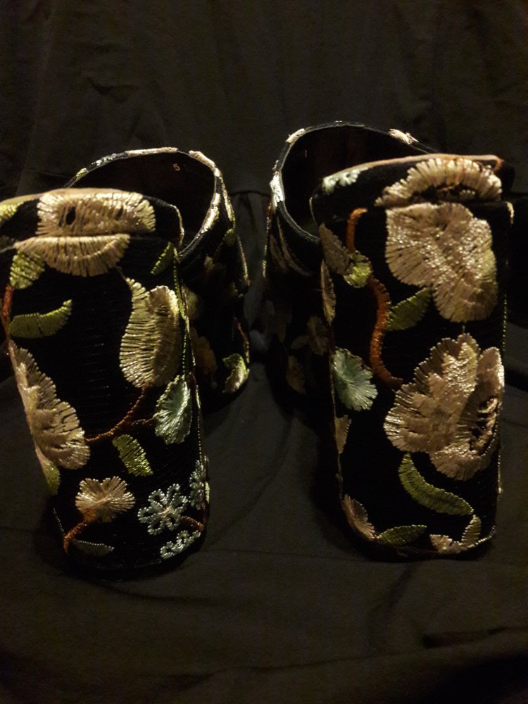 Coole Plateau Schuhe v. Public Desire 