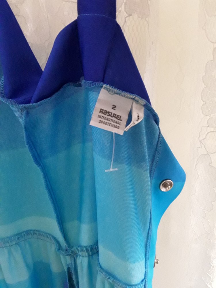 Strandkleid in den Farben des Meeres
