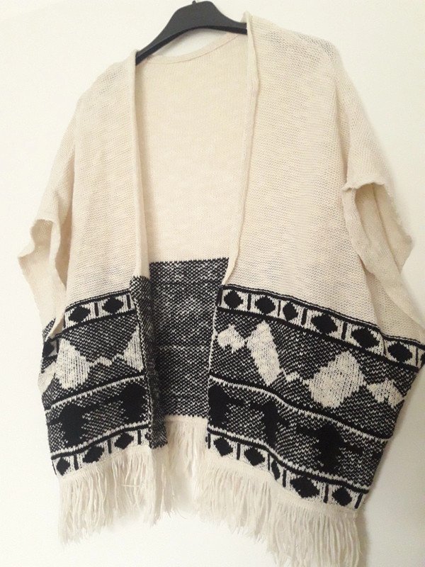 Cardigan Ponchojacke Überwurf Jäckchen Muster Fransen Creme Schwarz Gemustert Poncho Kurzarm Hippie Boho Ethno Fransen