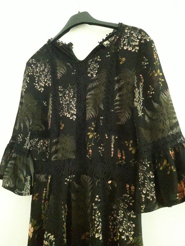 Kleid Muster Blumen Blätter Farn Herbst Herbstkleid Gemustert Grün Natur Pflanzen Witchy Wald Verziert