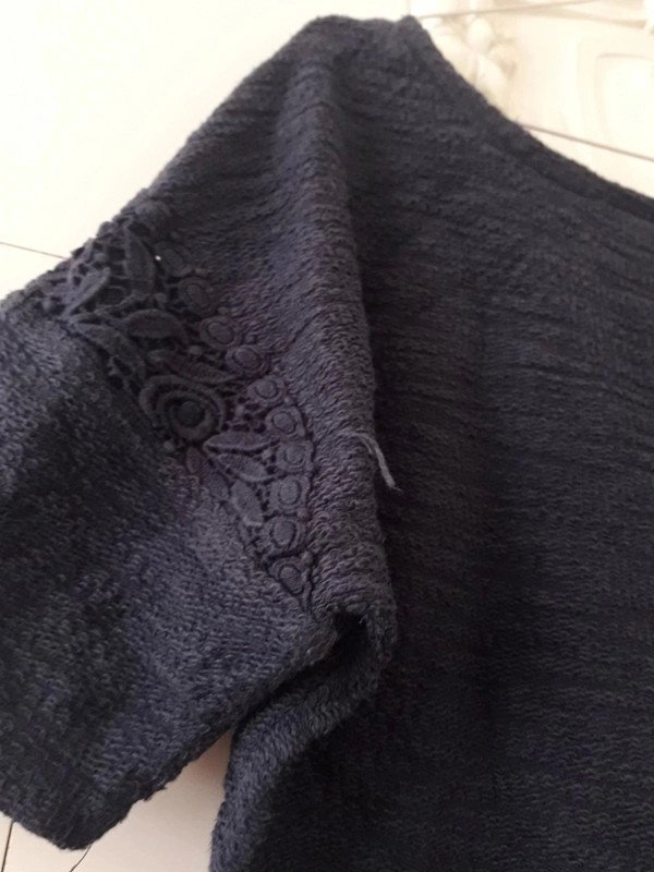 Dunkelblaues Oberteil Shirt kurzarm Verzierung Spitze Blau