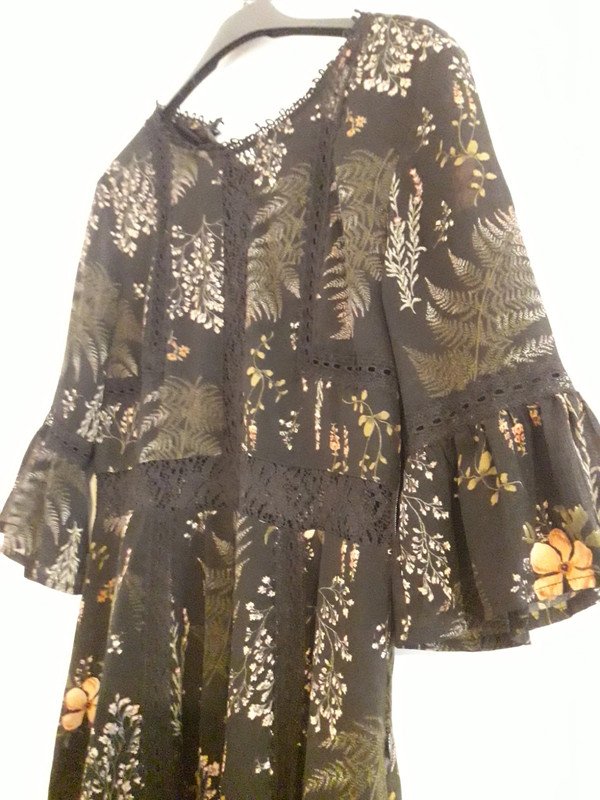 Kleid Muster Blumen Blätter Farn Herbst Herbstkleid Gemustert Grün Natur Pflanzen Witchy Wald Verziert