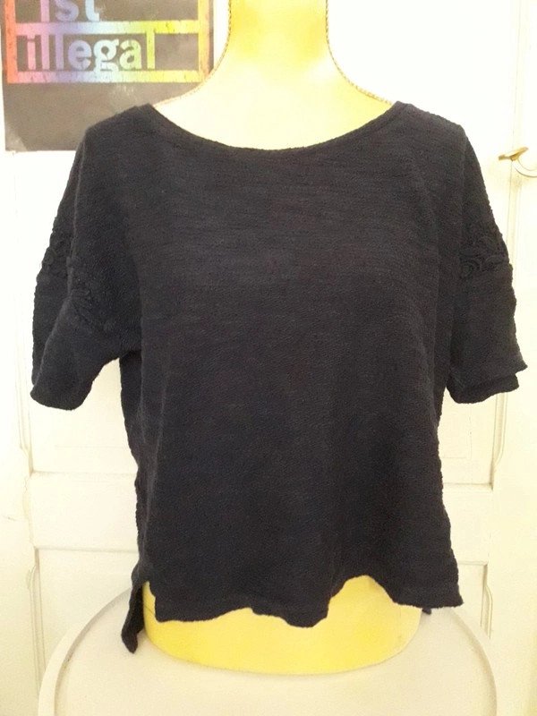 Dunkelblaues Oberteil Shirt kurzarm Verzierung Spitze Blau