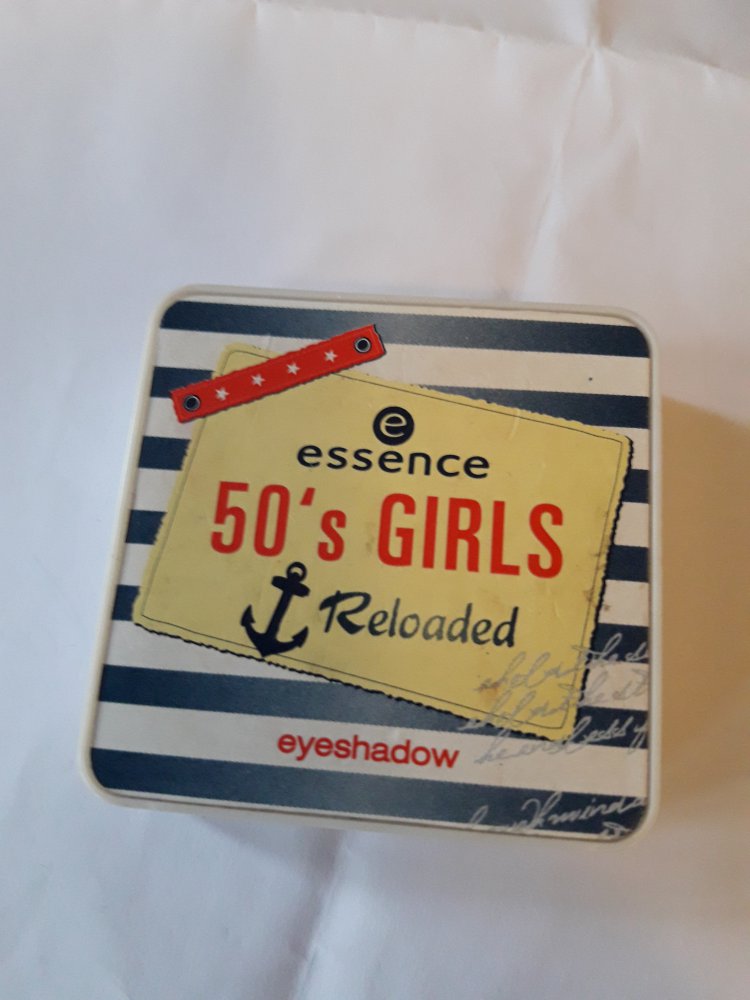 Lidschatten essence Limited Edition 50's Girls Reloaded 02 you're a heartbreaker blau weiß 