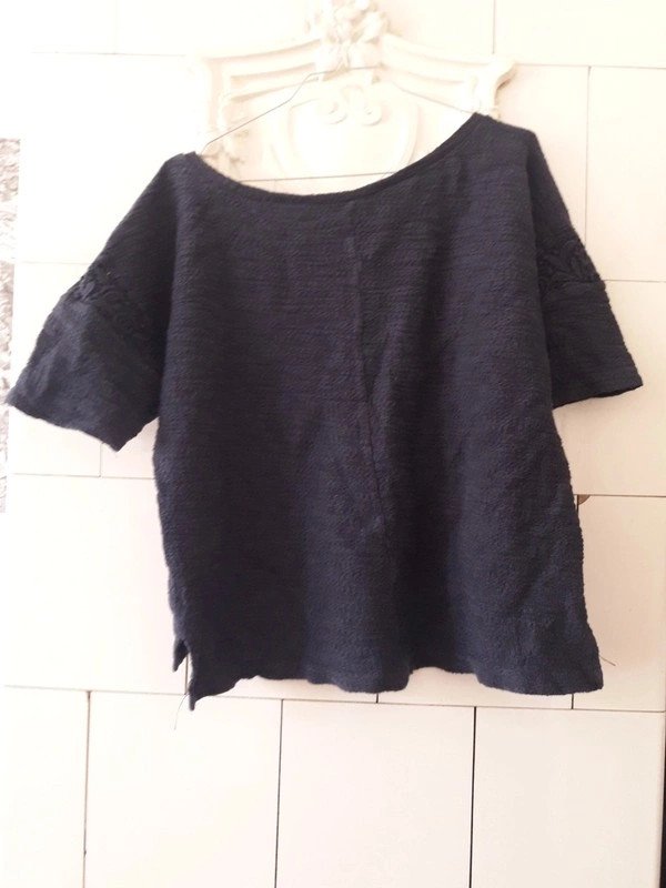 Dunkelblaues Oberteil Shirt kurzarm Verzierung Spitze Blau