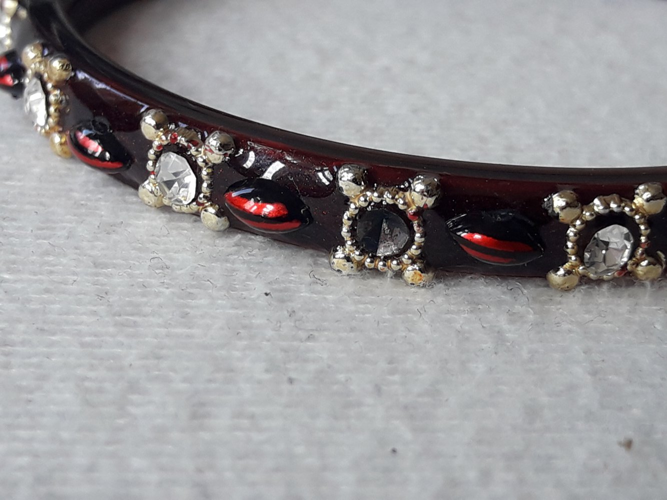Armreif Perlen Glitzer Steine Indisch Etno Indien Rot Weiß Gold Schmal Besetzt Funkelnd Hippie