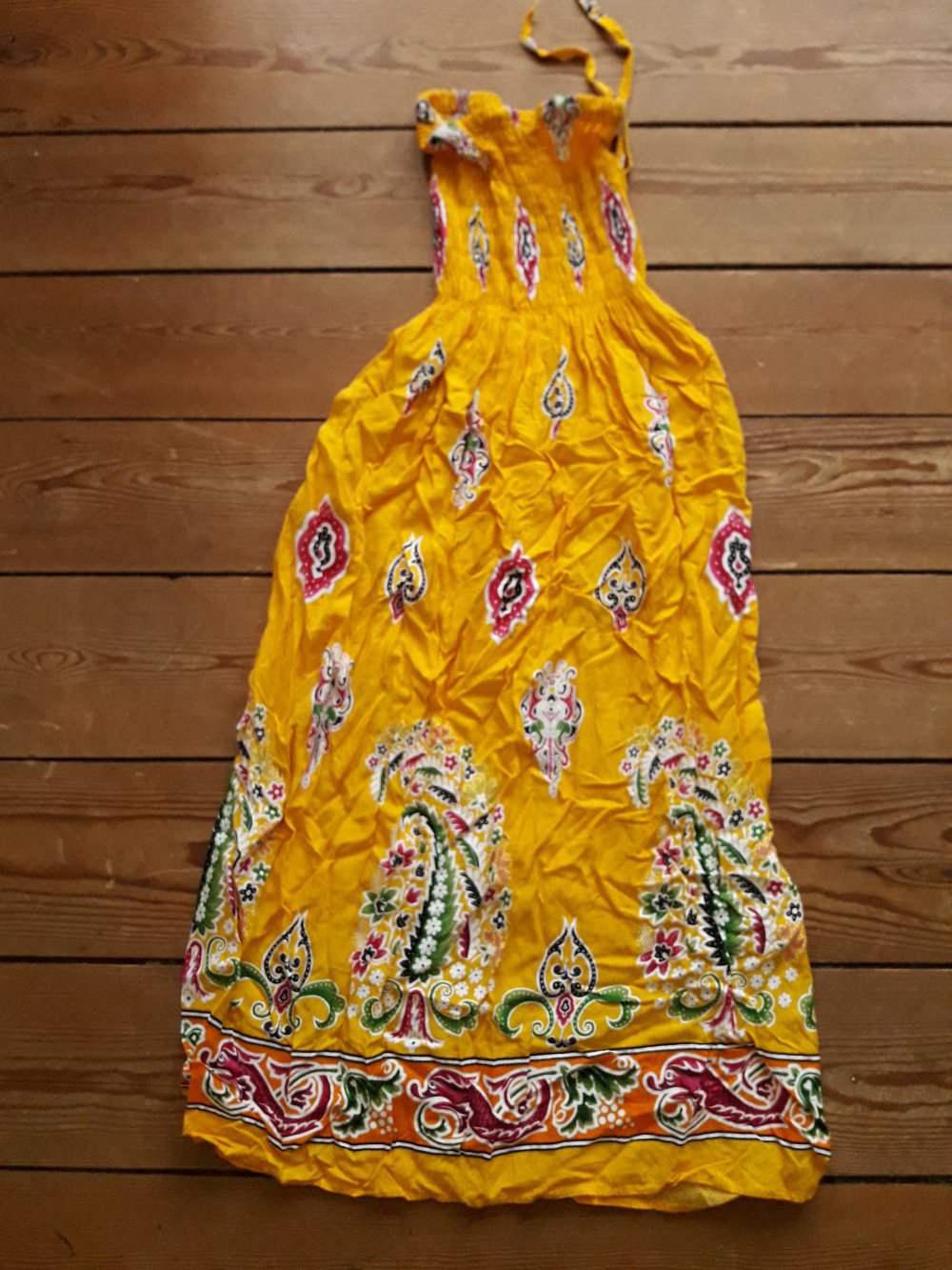 Sommerkleid Gelb Muster Ornamente Gemustert Schulterfrei Neckholder Trägerlos Bandeau Strandkleid