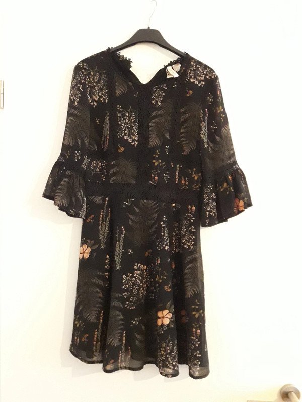 Kleid Muster Blumen Blätter Farn Herbst Herbstkleid Gemustert Grün Natur Pflanzen Witchy Wald Verziert
