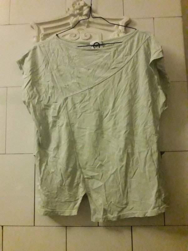 Mintgrün T-Shirt 100% Baumwolle Ziernähte Mint Asymmetrisch