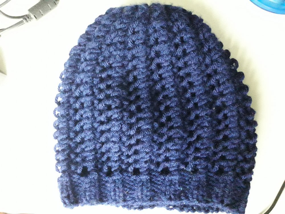 Strickmütze in royalblau Wolle Lochstrick handgemacht