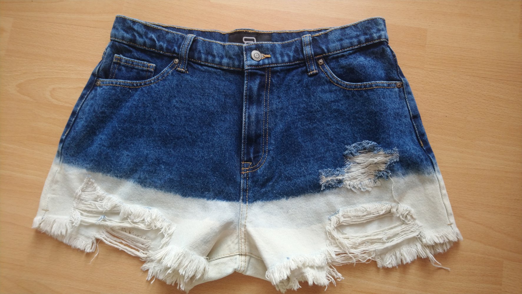 kurze Hose Hotpants Jeans dip dye, Farbverlauf, gradient blau weiß neu