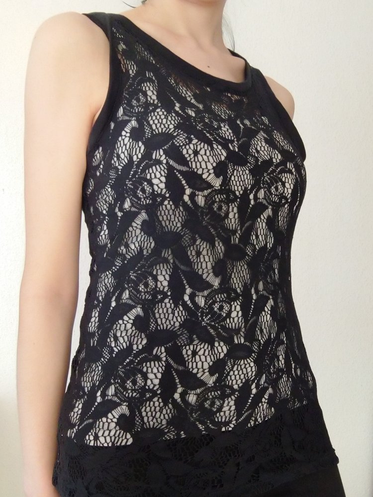 Top Spitze schwarz Blumen ungetragen, neu
