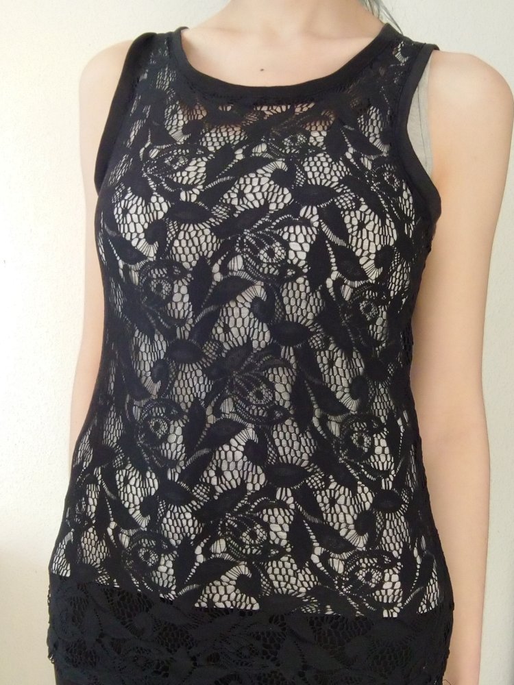 Top Spitze schwarz Blumen ungetragen, neu