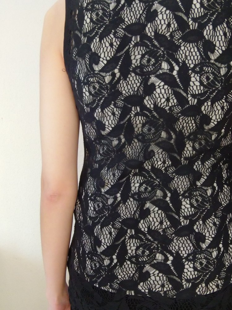 Top Spitze schwarz Blumen ungetragen, neu