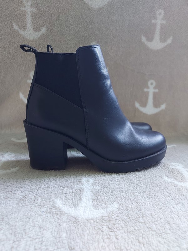 Stiefeletten ~ H&M Divided ~ Blockabsatz ~ Boots ~ schwarz