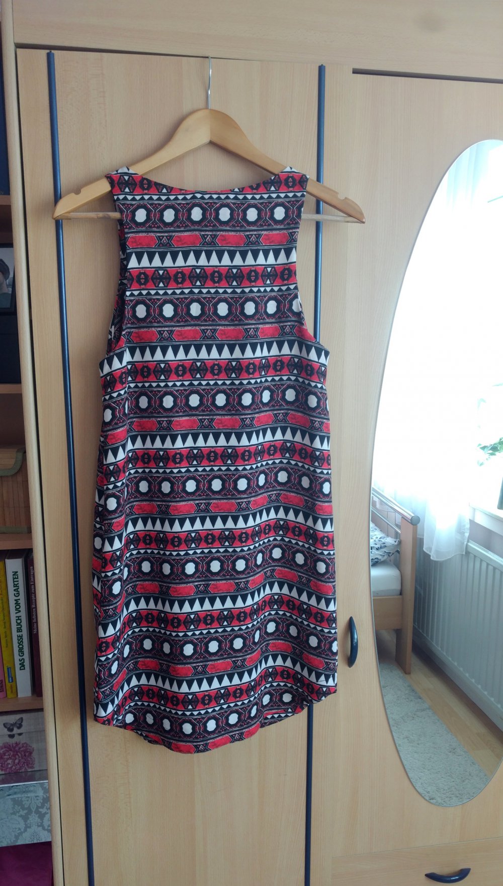 NEU rot bunt gemustertes Kleid ärmellos H&M 34 XS Aztekenmuster