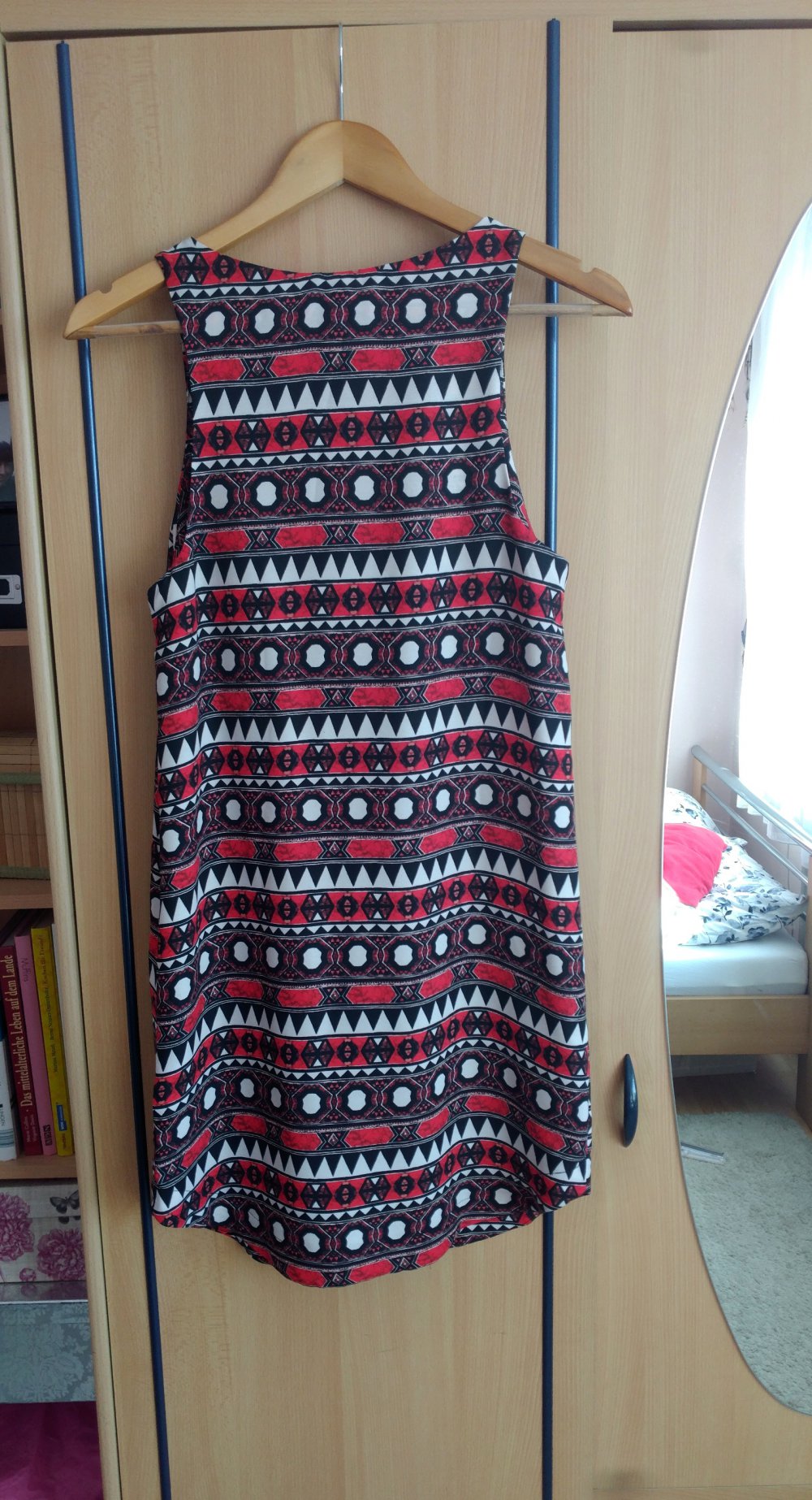 NEU rot bunt gemustertes Kleid ärmellos H&M 34 XS Aztekenmuster
