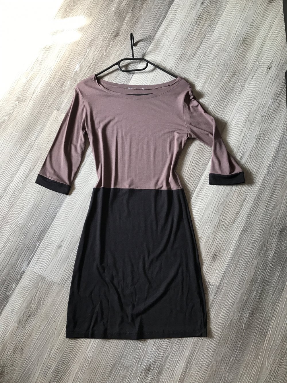 Tolles Minikleid 3/4-Arm taupe/schwarz 