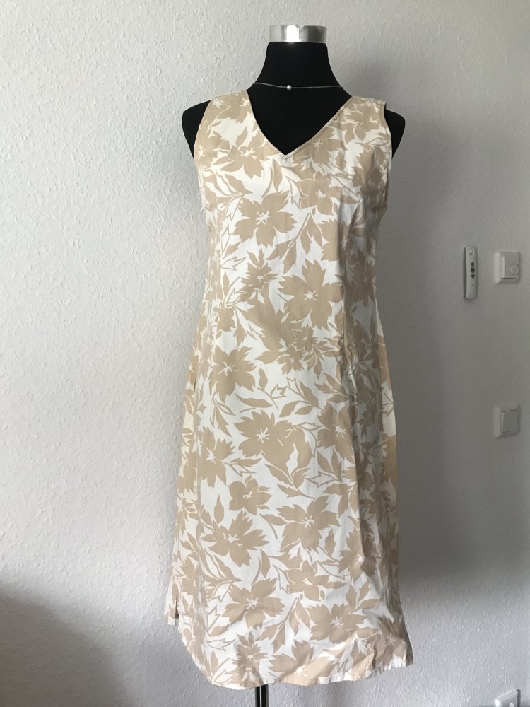 Etuikleid beige