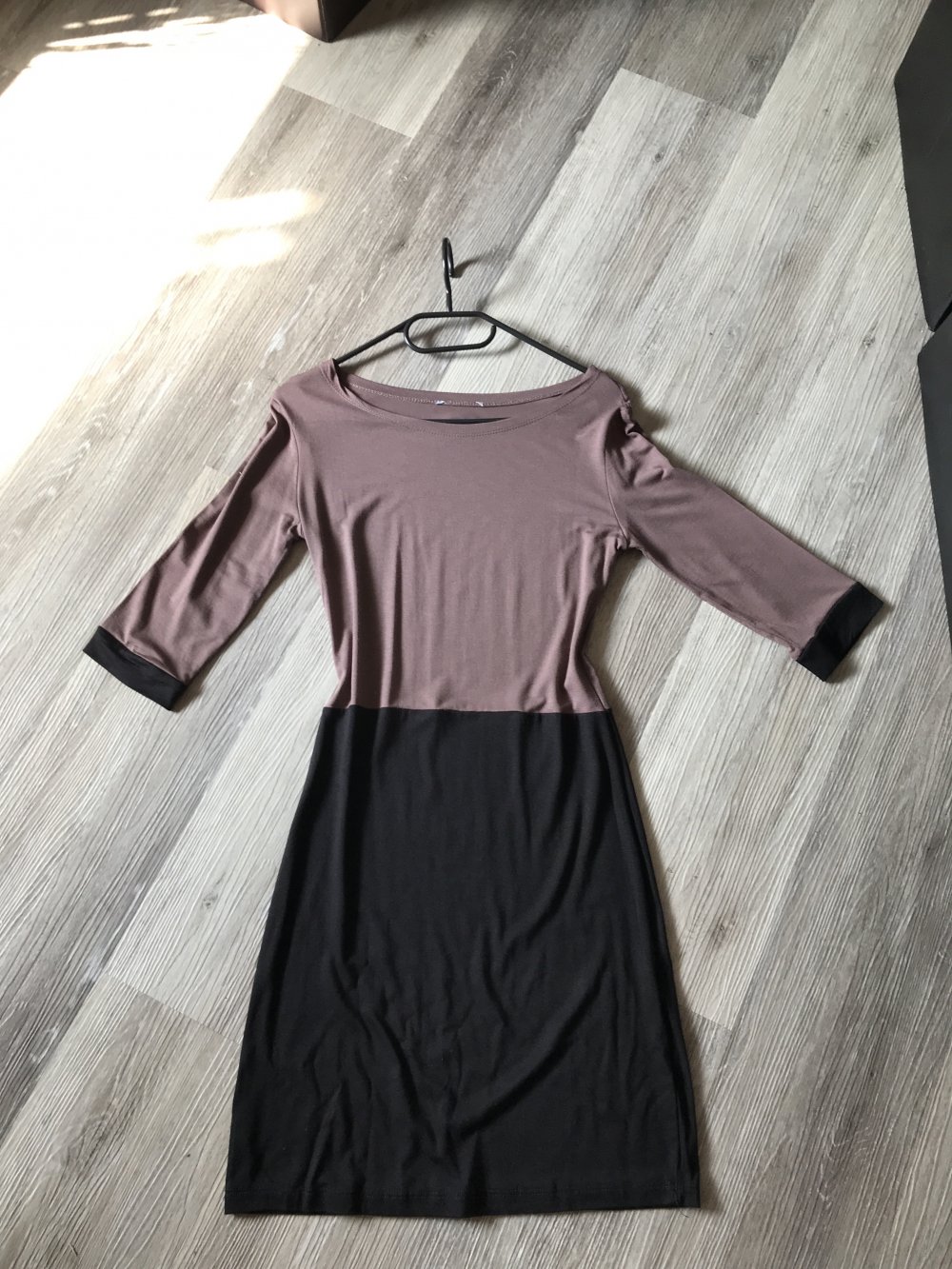 Tolles Minikleid 3/4-Arm taupe/schwarz 