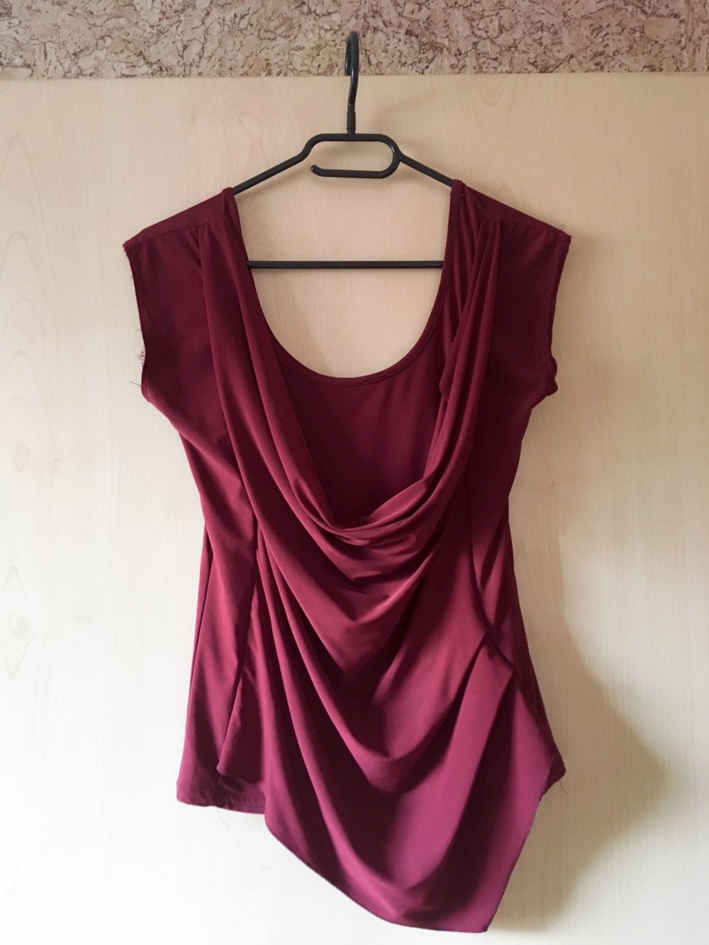 Asymmetrisches Top weinrot 