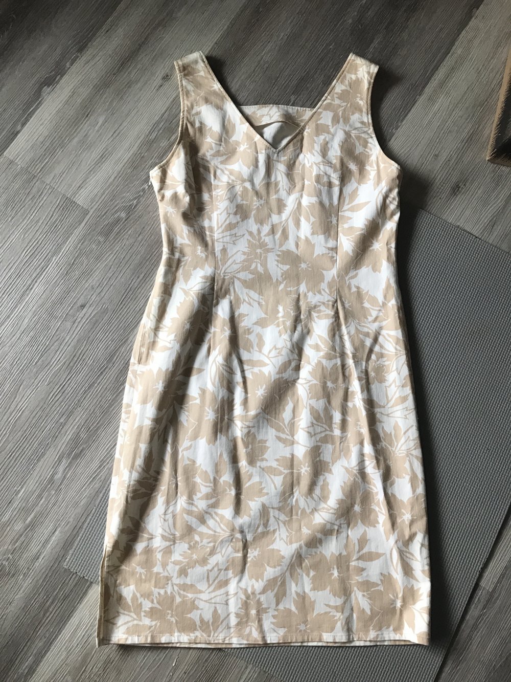 Etuikleid beige