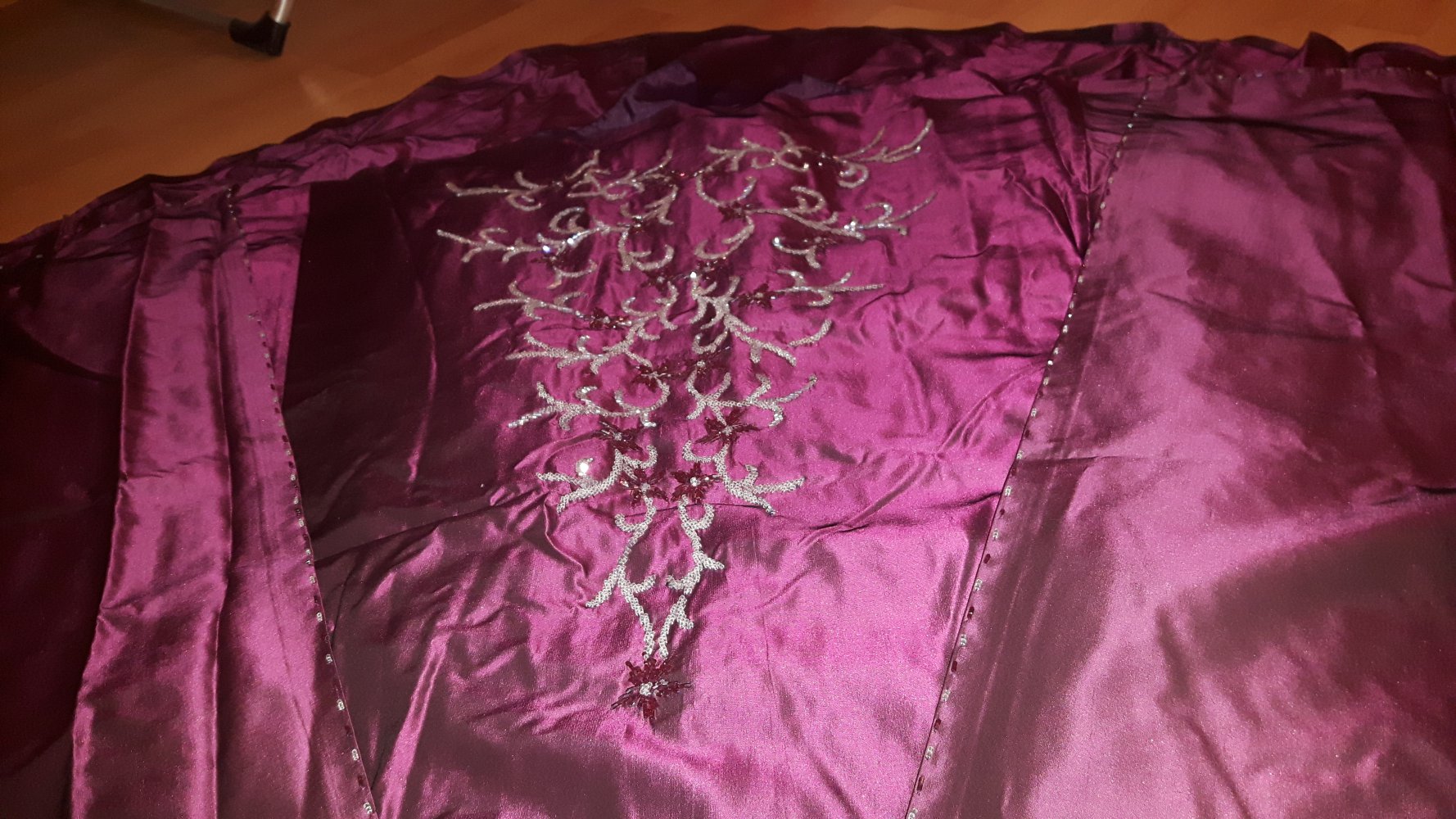 Brautkleid, Verlobungskleid, Galakleid, Prinzessinnen-Kleid in der Farbe Burgunder / Weinrot