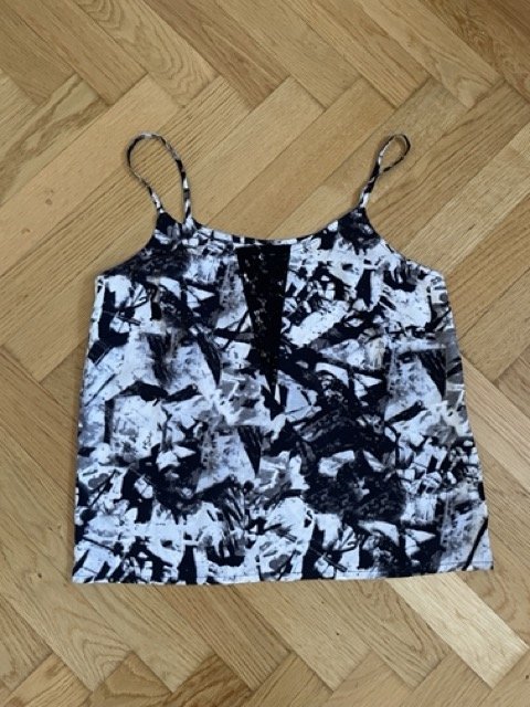 Top mit Spitzeneinsatz von Noisy May, Gr. S