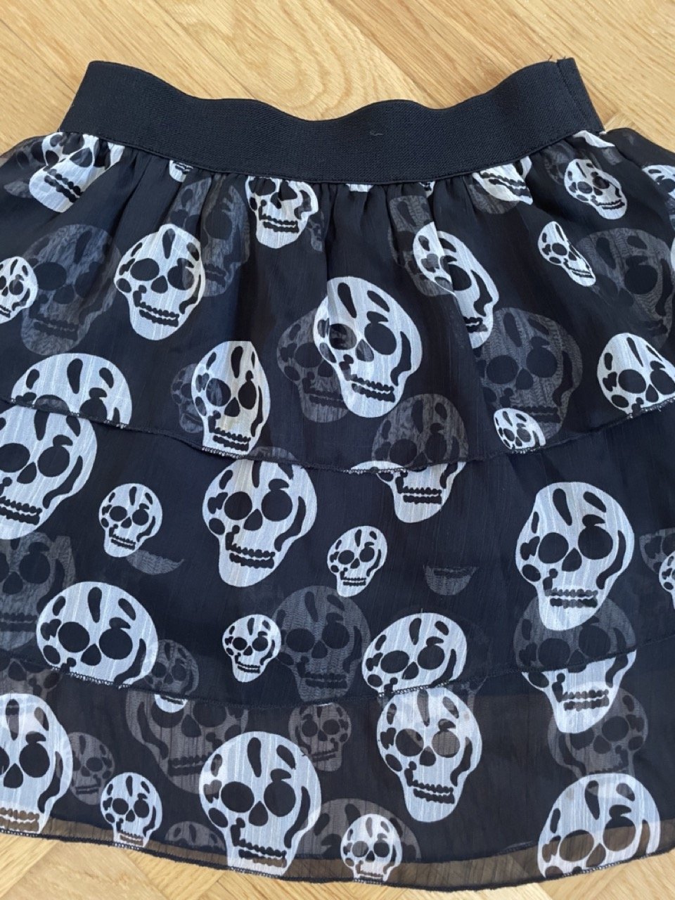 Rock mit Totenkopfmuster von Poizen Industries, Gr. 36