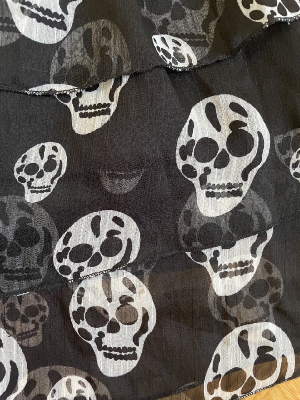 Rock mit Totenkopfmuster von Poizen Industries, Gr. 36