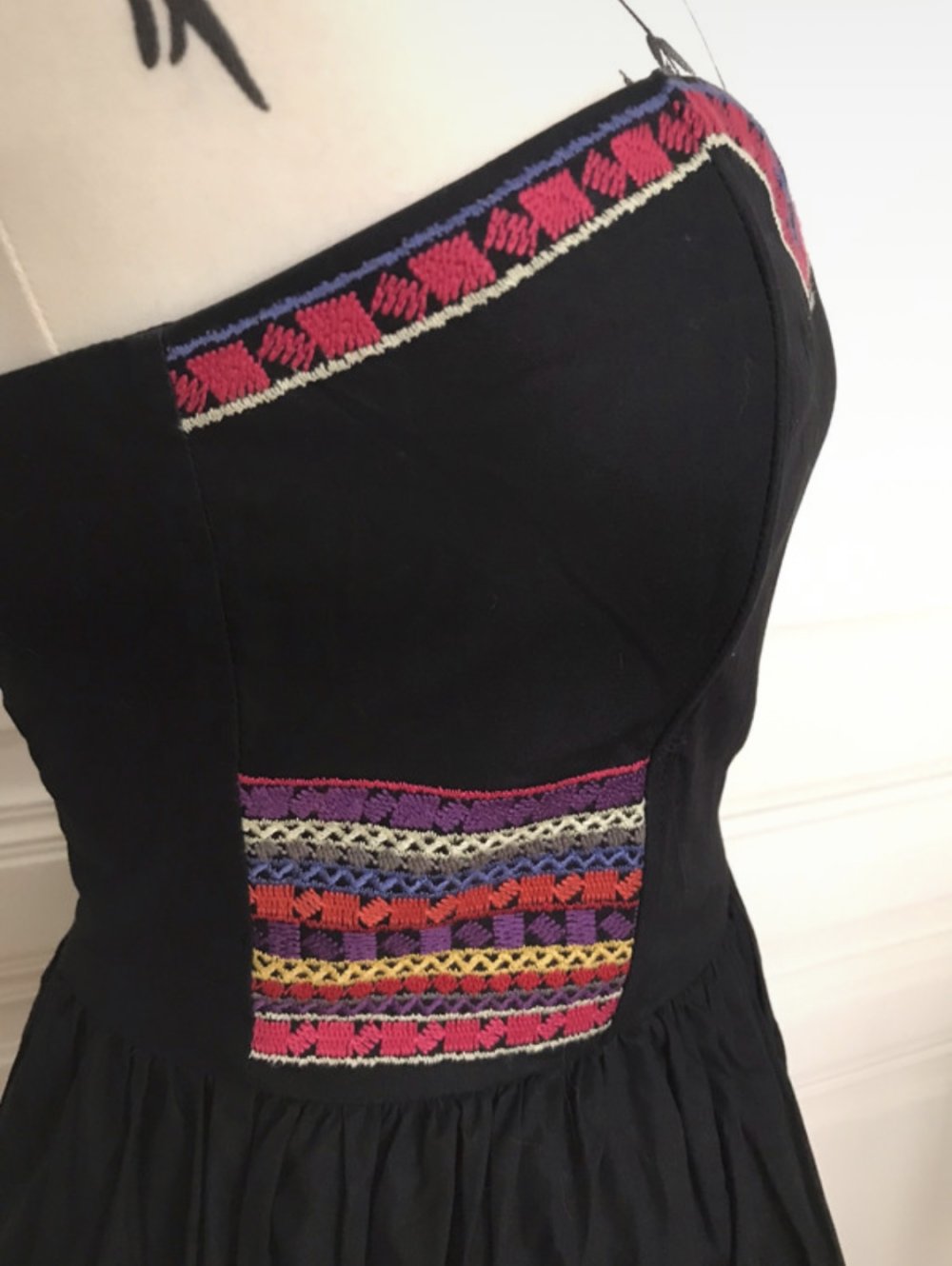 Schulterfreies Sommerkleid mit Ethno-Muster, Gr. 38