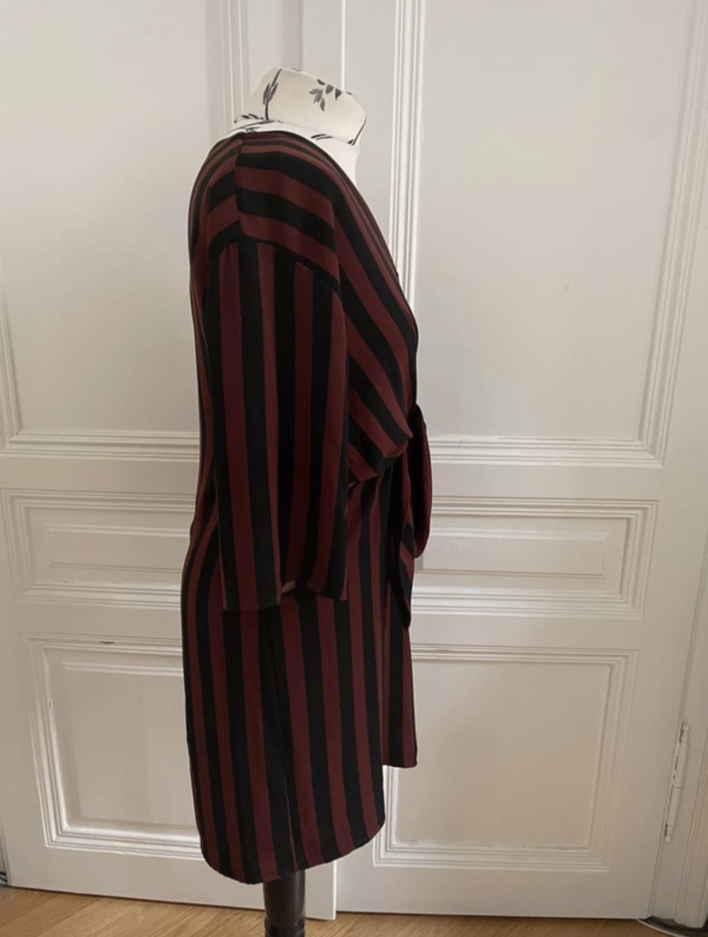 Gestreiftes Kleid von Bershka, Gr. 38
