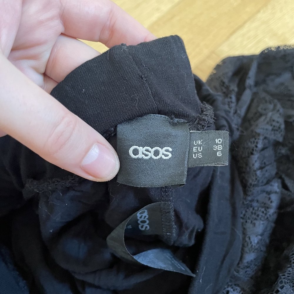 Hosenrock mit Spitze von ASOS, Gr. 38