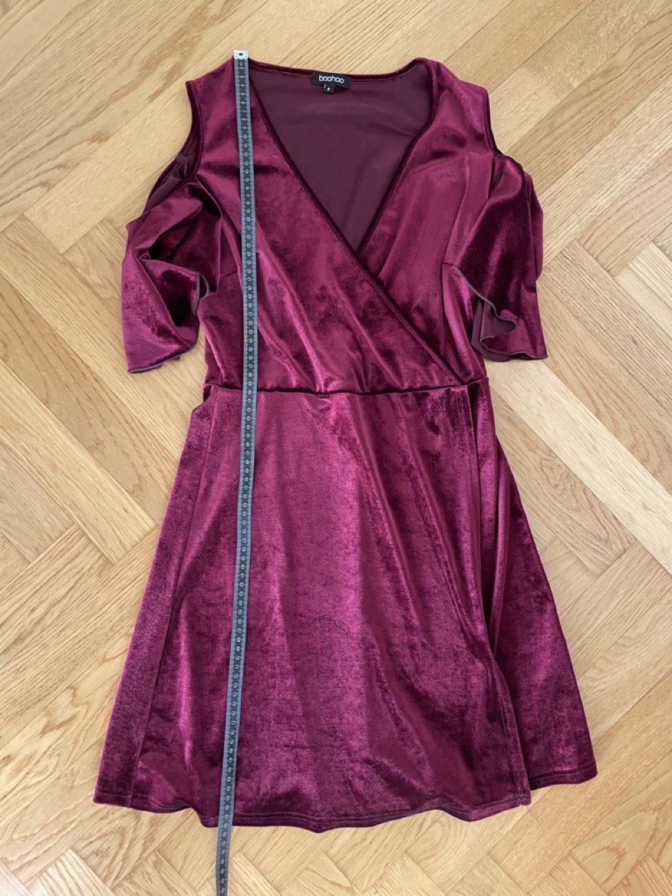 Rotes Samtkleid von boohoo/ASOS, Gr. 38/40